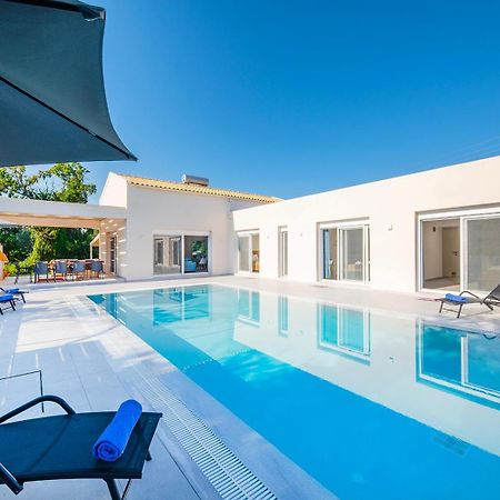 Villa Ami, Roda, Corfu: 10 Guests, Heated Pool, Private Mini Golf, Pool Table & More!! Exterior foto